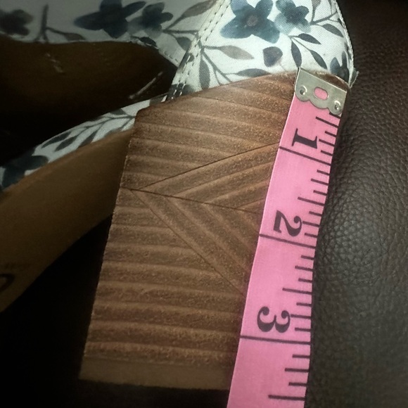 Gianni Bini Floral Women's Heeled bootie Sandals - Picture 7 of 8